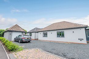 Host Stay Little Highlands