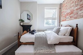 Host Stay Sherrington Road Abode