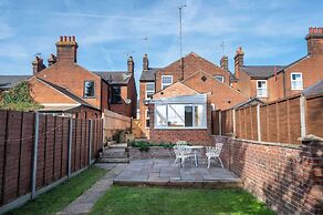 Host Stay Sherrington Road Abode