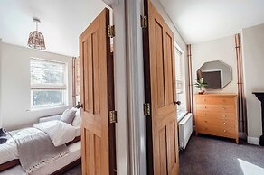 Host Stay Sherrington Road Abode