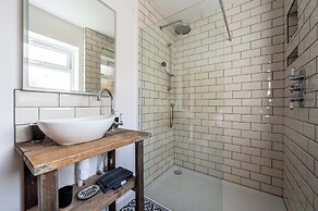 Host Stay Sherrington Road Abode