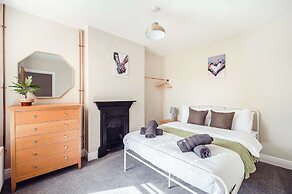 Host Stay Sherrington Road Abode