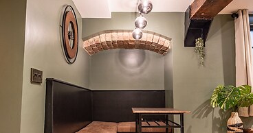Host Stay Shaw Street Mews Basement