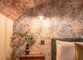 Host Stay Shaw Street Mews Basement