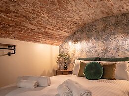 Host Stay Shaw Street Mews Basement