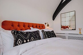 Host Stay The Old School House