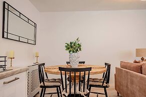 Host Stay The Old School House