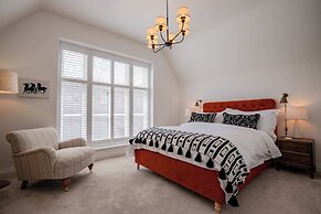 Host Stay The Old School House