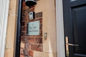 Host Stay The Old School House