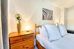 Host Stay Lion Court