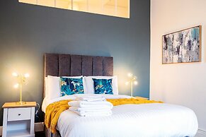 Host Stay Compton House