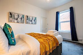 Host Stay Compton House