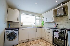 Host Stay Manfield Avenue