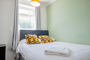 Host Stay Manfield Avenue