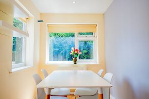 Host Stay Manfield Avenue