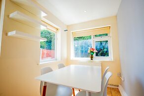 Host Stay Manfield Avenue