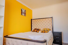 Host Stay Manfield Avenue