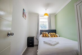Host Stay Manfield Avenue