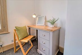 Host Stay Upper Tything Apartment