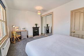 Host Stay Upper Tything Apartment