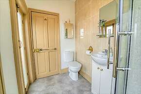 Host Stay Upper Tything Apartment