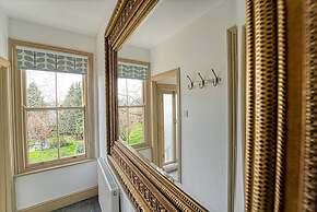 Host Stay Upper Tything Apartment