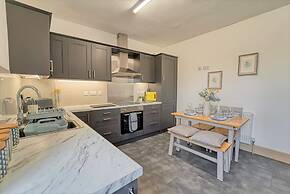 Host Stay Upper Tything Apartment