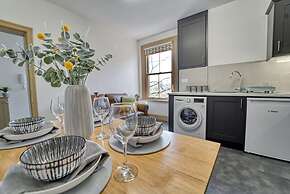 Host Stay Upper Tything Apartment