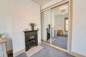 Host Stay Upper Tything Apartment