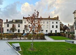 Host Stay Priory Docks Apartment