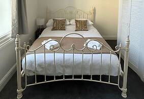Host Stay Priory Docks Apartment