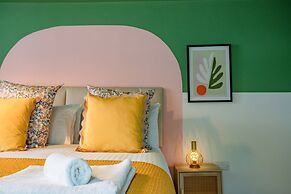 Host Stay Foley Abode