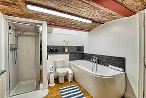 Host Stay The Basement on the Tything