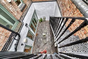 Host Stay The Basement on the Tything