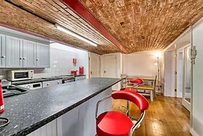 Host Stay The Basement on the Tything