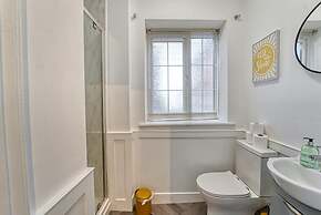 Host Stay Hills Studio