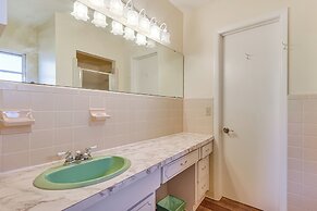 6 Mi to Anna Maria Island: Modern Bradenton Home