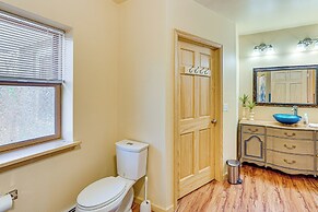 Near Historic Sites: Colorful Hyde Park Apartment!