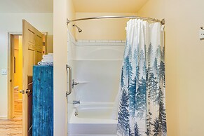 Near Historic Sites: Colorful Hyde Park Apartment!