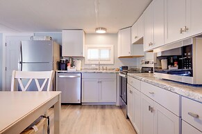 Near Golf & Casinos: Pet-friendly Mesquite Home!