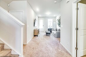 7 Mi to Uptown: Townhouse w/ Patio in Charlotte!