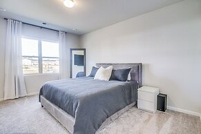 7 Mi to Uptown: Townhouse w/ Patio in Charlotte!