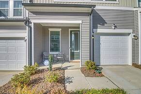 7 Mi to Uptown: Townhouse w/ Patio in Charlotte!