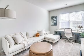 7 Mi to Uptown: Townhouse w/ Patio in Charlotte!