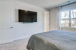 7 Mi to Uptown: Townhouse w/ Patio in Charlotte!