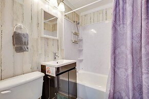 Shared Pool & Backyard: Small & Cozy Guest House