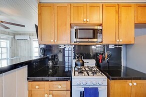 Shared Pool & Backyard: Small & Cozy Guest House