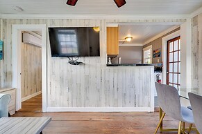 Shared Pool & Backyard: Small & Cozy Guest House