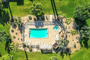 Games, Grill & Golf Course View: Palm Desert Gem!