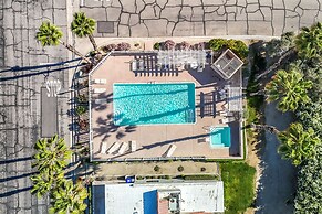 Games, Grill & Golf Course View: Palm Desert Gem!
